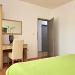 In With Sea View, Terrace, Air Conditioning, Wifi 5052-5 Апартаменты Сегет-Враница
